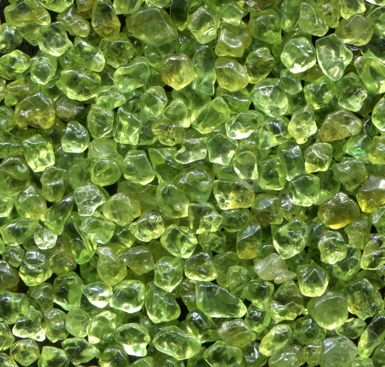 August Birthstones: the golden glow of Peridot & its colorful companions
